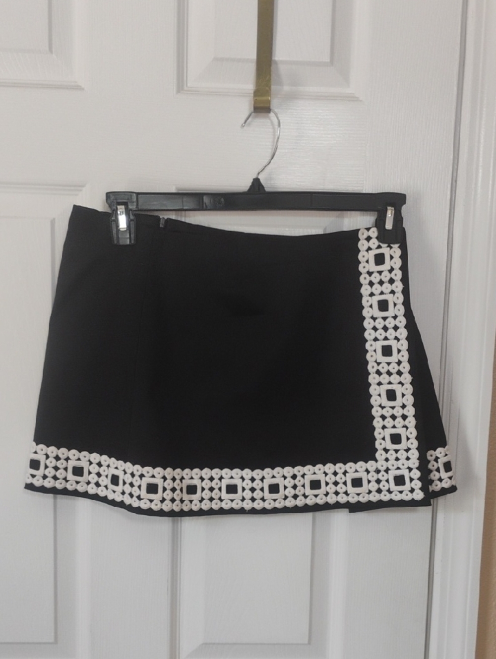 Trina Turk Embroidered Mini Skirt Size 8